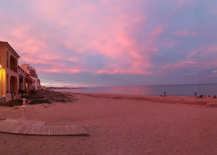Sunset Room At Front Beach - Habitacion En La Playa En Piso Compartido