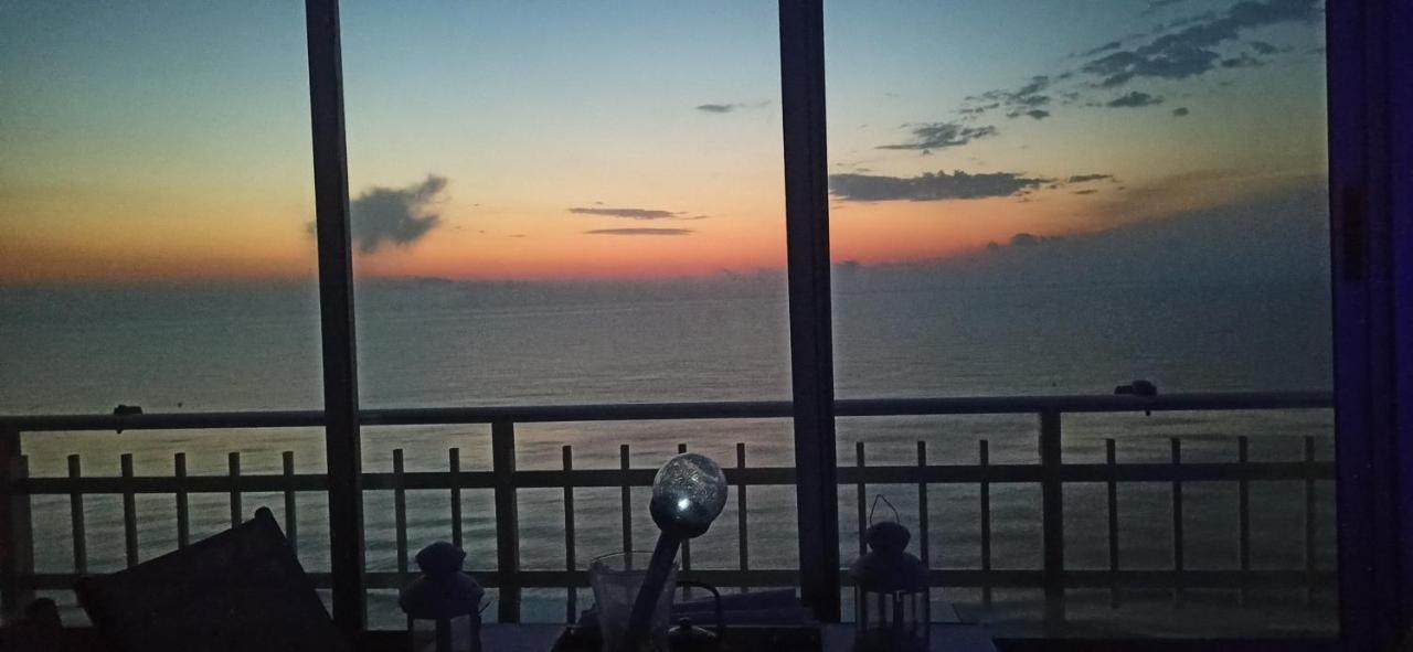 Sunset At Front - En La Playa En Piso Compartido *