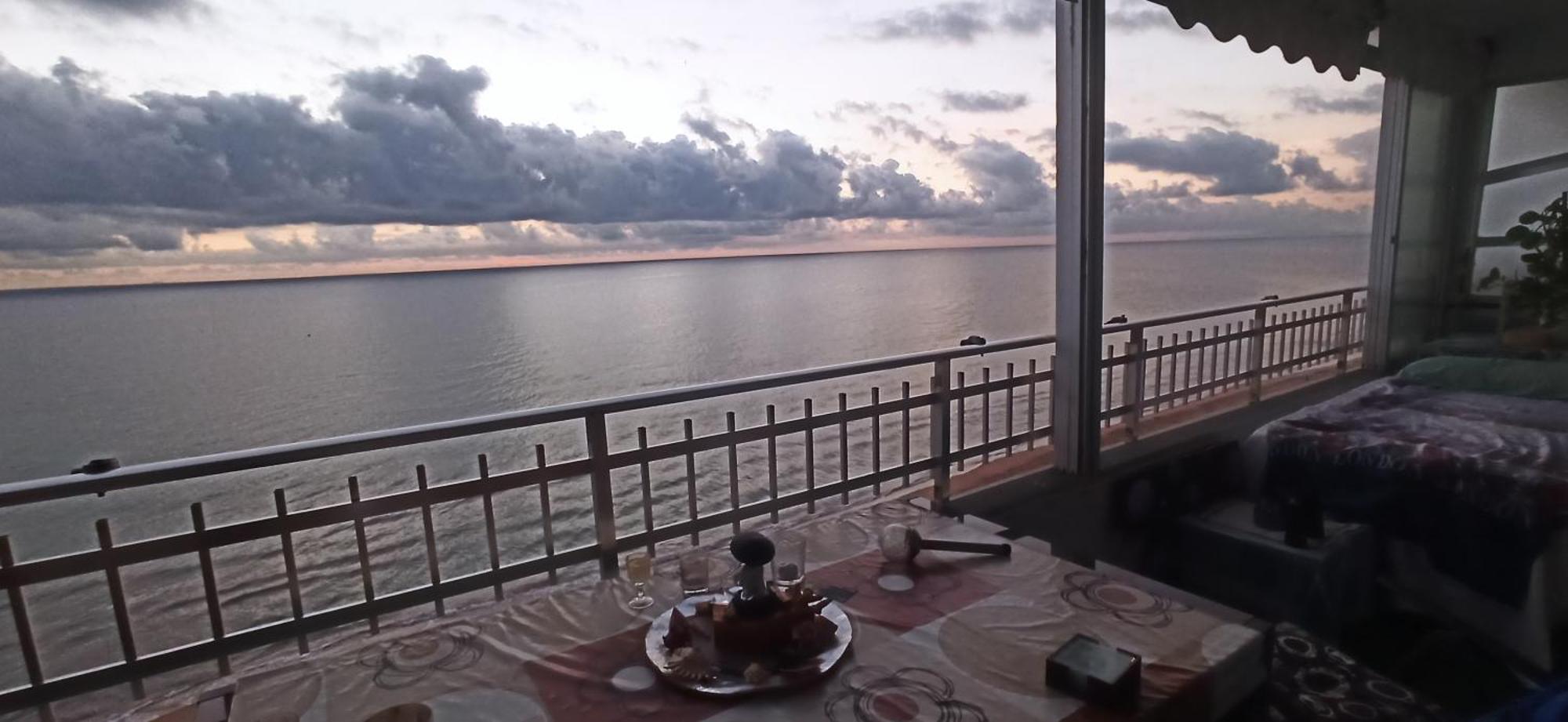 Sunset At Front - En La Playa Piso Privado Homestay